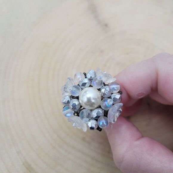 3/$20 Vintage White Pearl Flower Adjustable Ring - Picture 2 of 7